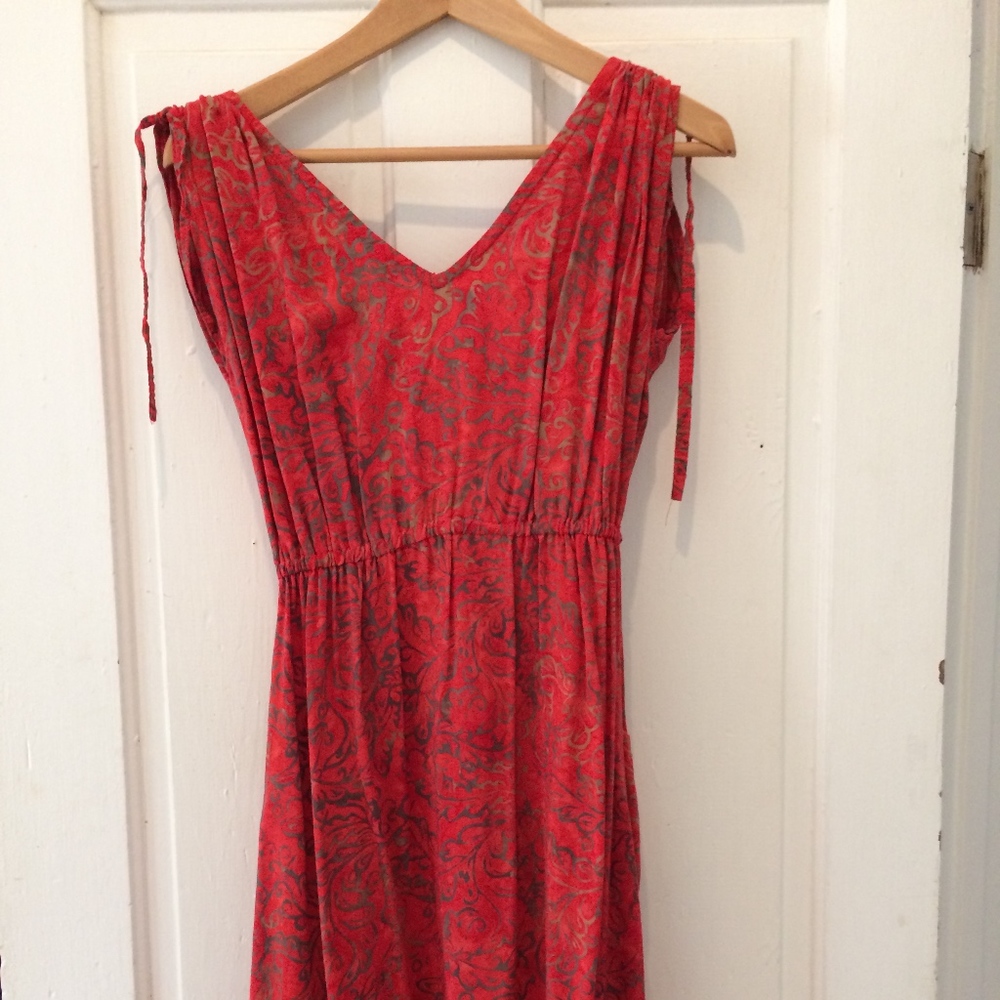 Red dress with front pockets